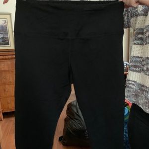 Capri Leggings (BLACK)